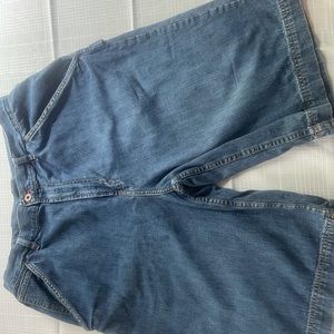 Men’s shorts Tommy Hilfiger size 36”,inseams 13”.